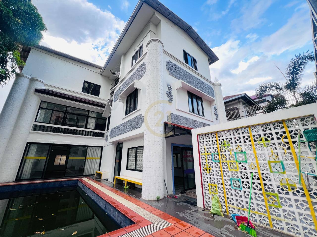 Spacious House for Rent Prime Locaion BKK1