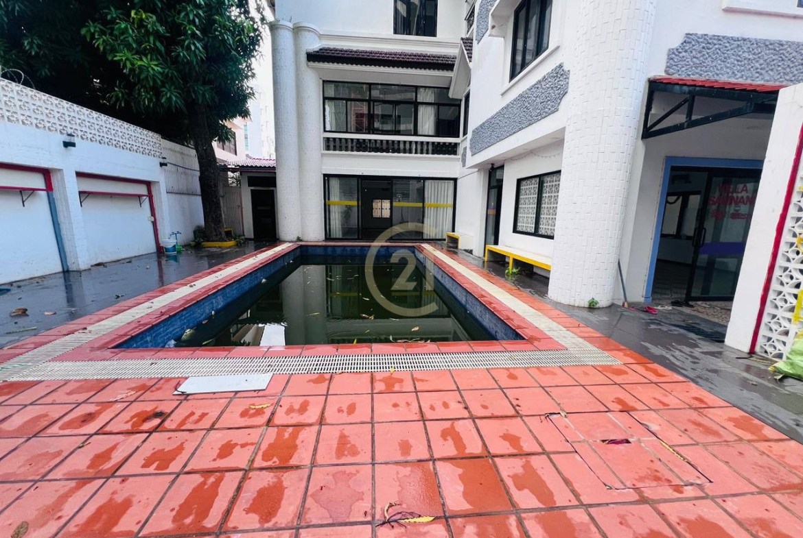 Spacious House for Rent Prime Locaion BKK1