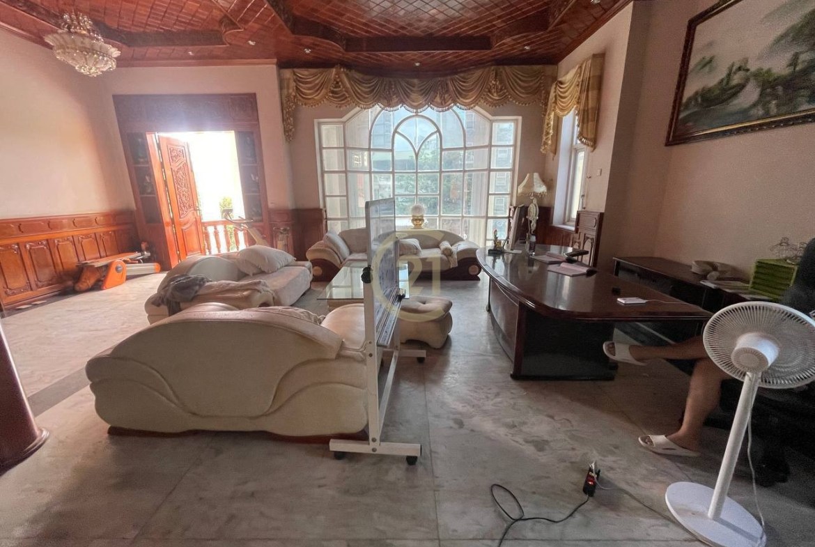 Spacious 9-Bedroom Villa for Rent in Toul Tompung | Large Land & Building Area