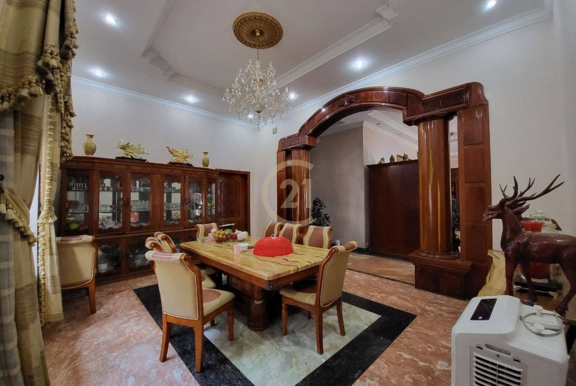 Spacious 9-Bedroom Villa for Rent in Toul Tompung | Large Land & Building Area