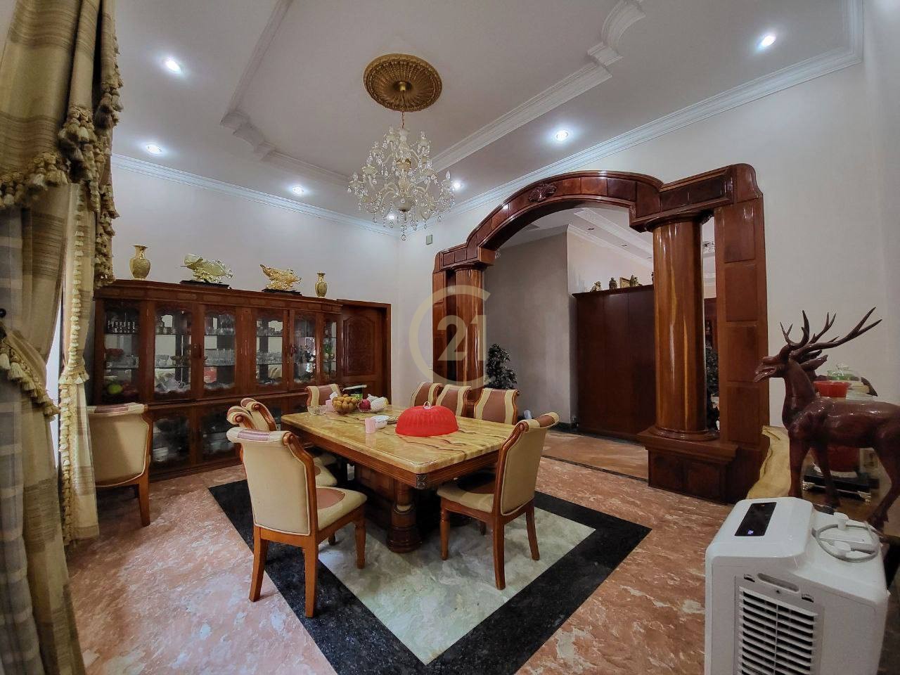 Spacious 9-Bedroom Villa for Rent in Toul Tompung | Large Land & Building Area