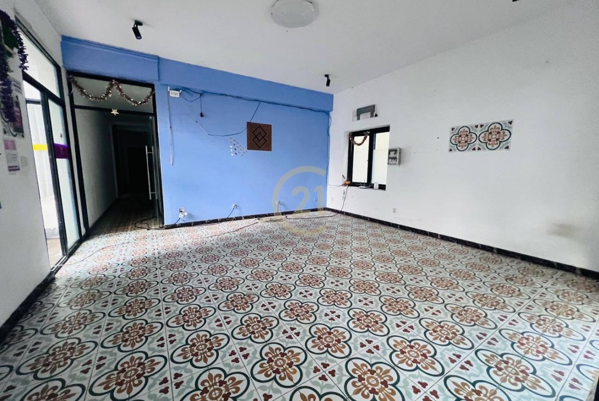 Spacious House for Rent Prime Locaion BKK1