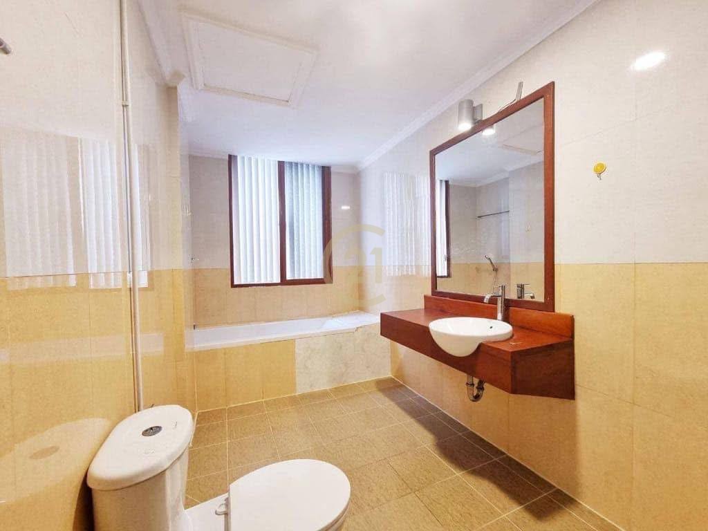 Luxury Three Bedroom for rent at BKK1