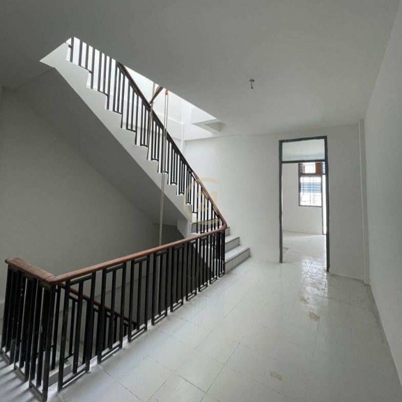Shophouse for Rent on Preah Sihanouk Blvd – $3,000/month (Negotiable)| Prime Location| Phnom Penh