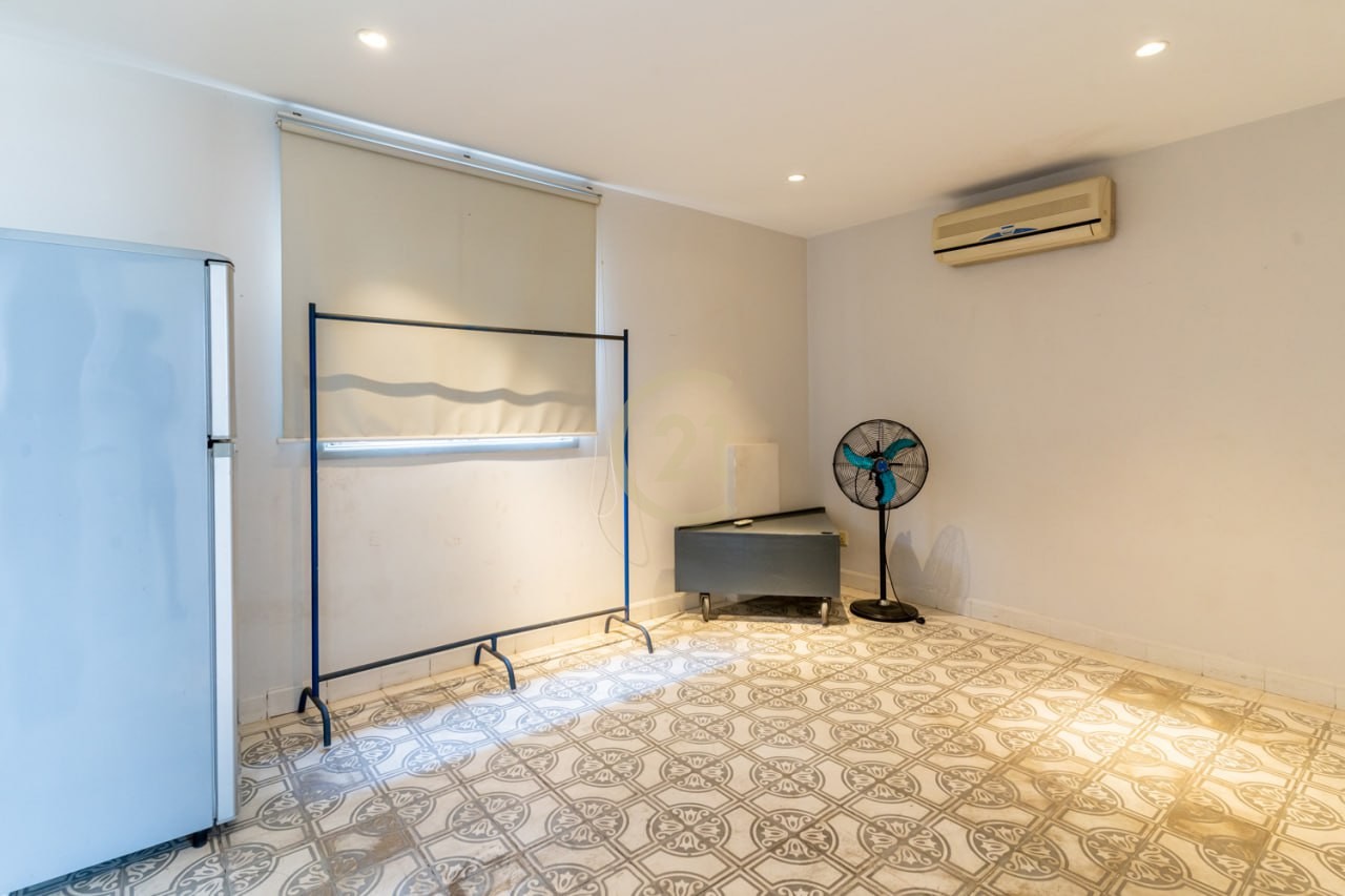 Renovated 3 Bedroom For Rent at Riverside