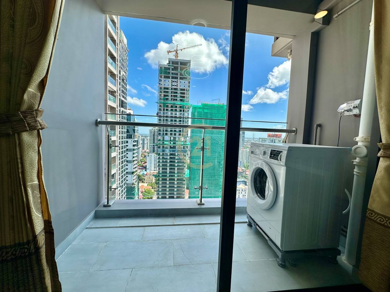 High-Floor 1 Bedroom for Rent | East View | Monivong Blvd |BKK2