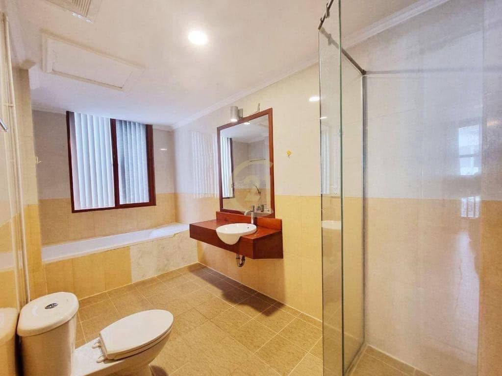 Luxury Three Bedroom for rent at BKK1