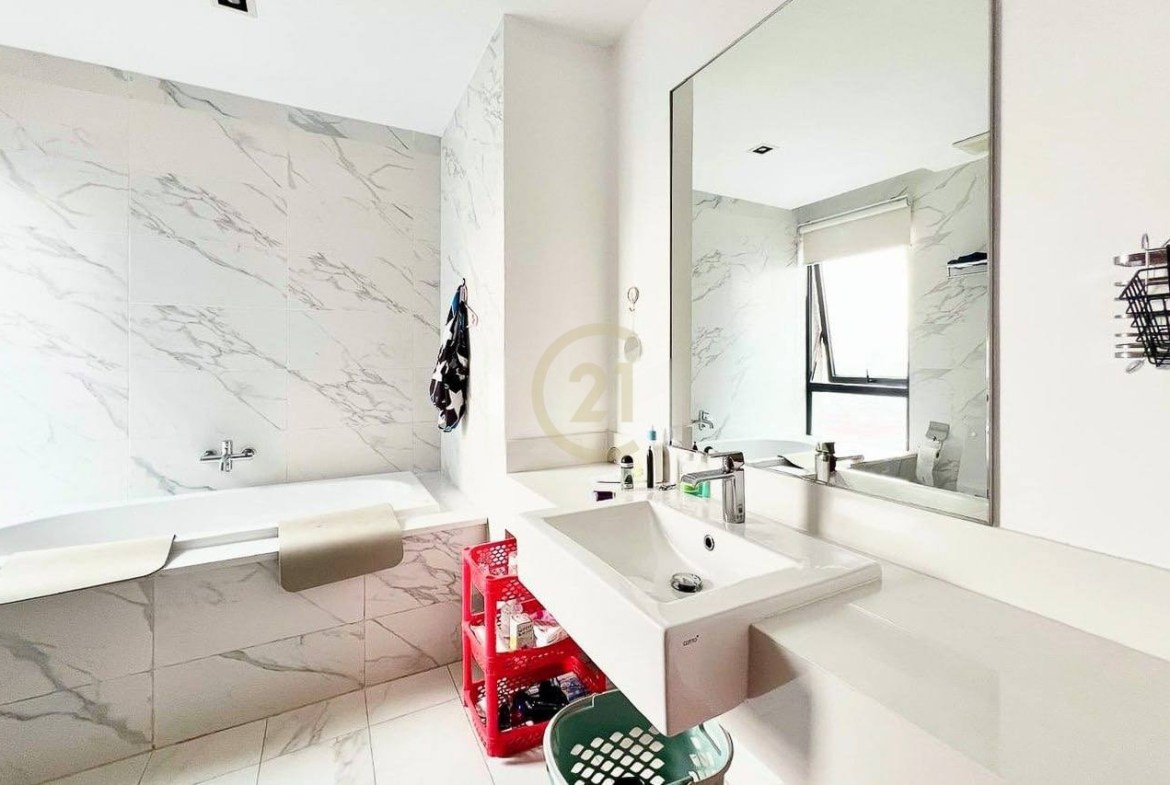 Specious 4 Bedroom Apartment For Rent At BKK1