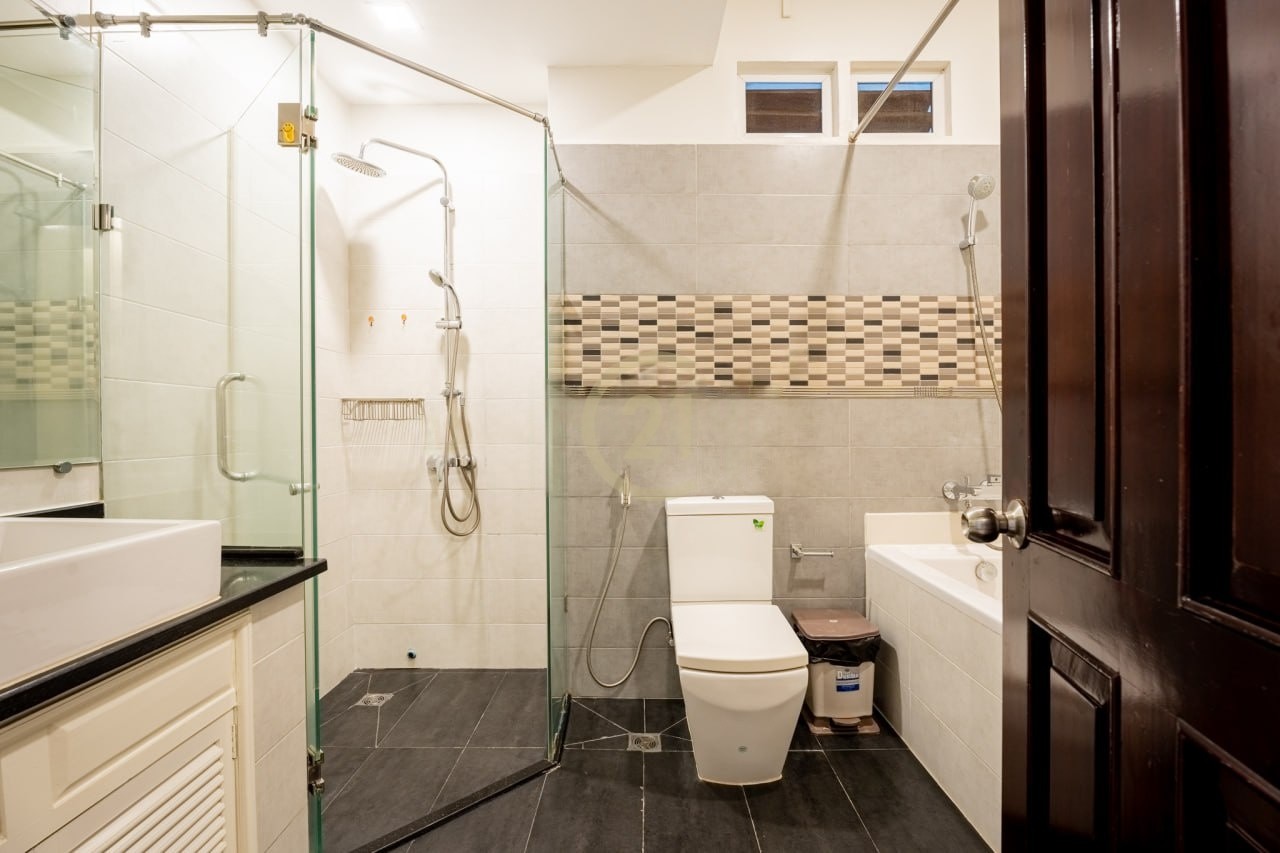 FOR RENT | 3 Bedroom Serviced Apartment -Tonle Bassac