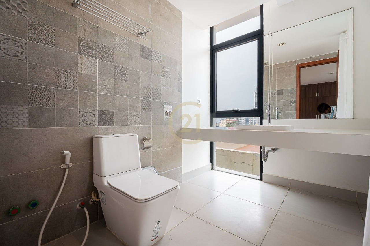 FOR RENT | Specious 3 Bedroom Serviced Apartment – BKK1