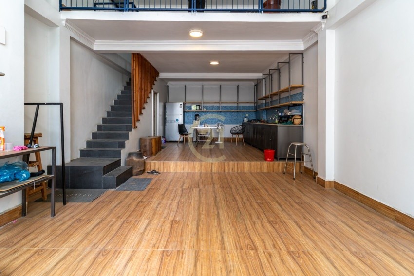 SPECIOUS HOUSE FOR RENT AT TONLE BASSAC
