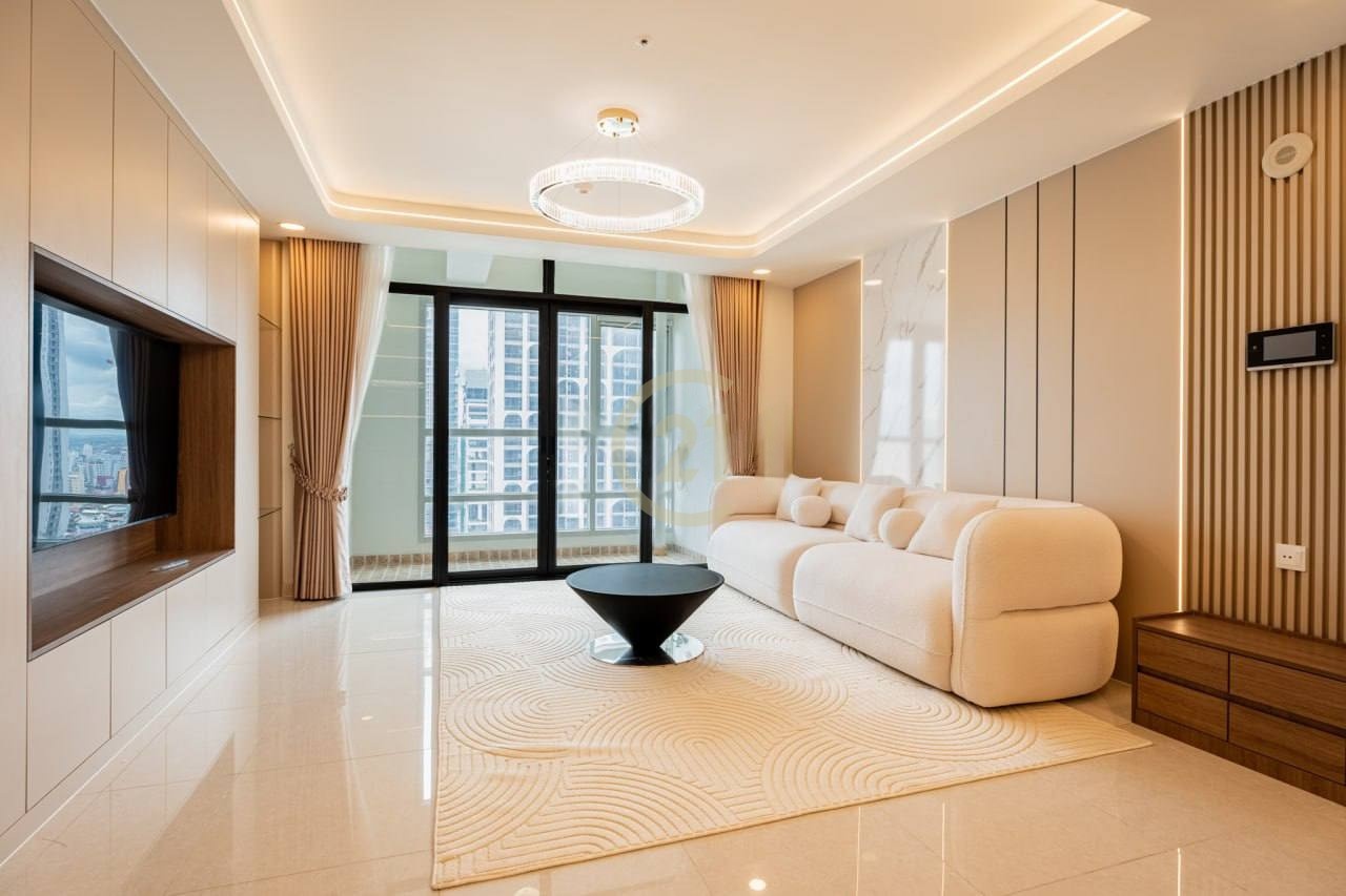 Luxuries 3 Bedroom Condo For Rent In BKK1