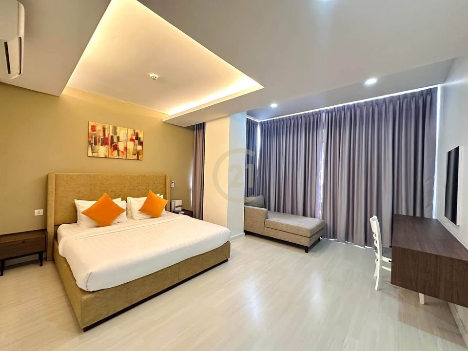 SPECIOUS THREE BEDROOM FOR RENT-BKK1