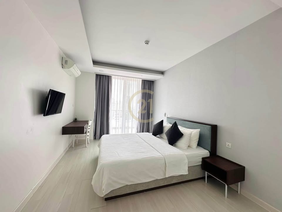 SPECIOUS THREE BEDROOM FOR RENT-BKK1