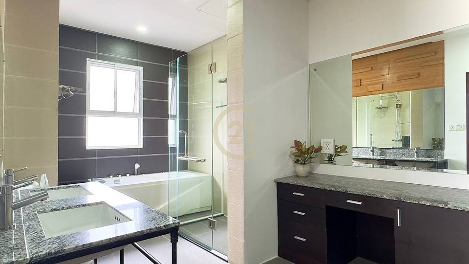PREMIUM THREE BEDROOM FOR RENT-BKK1