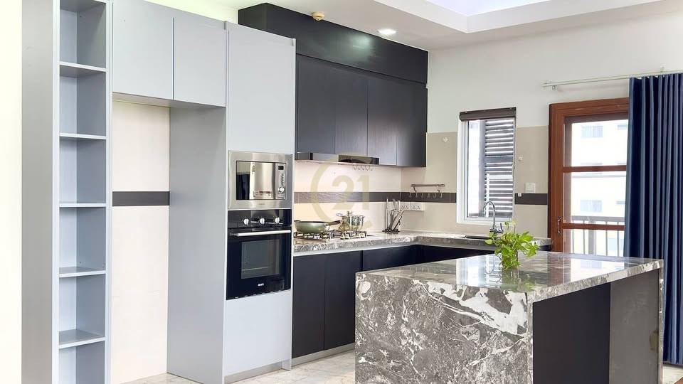 PREMIUM THREE BEDROOM FOR RENT-BKK1