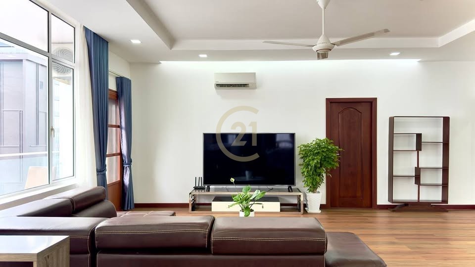 PREMIUM THREE BEDROOM FOR RENT-BKK1