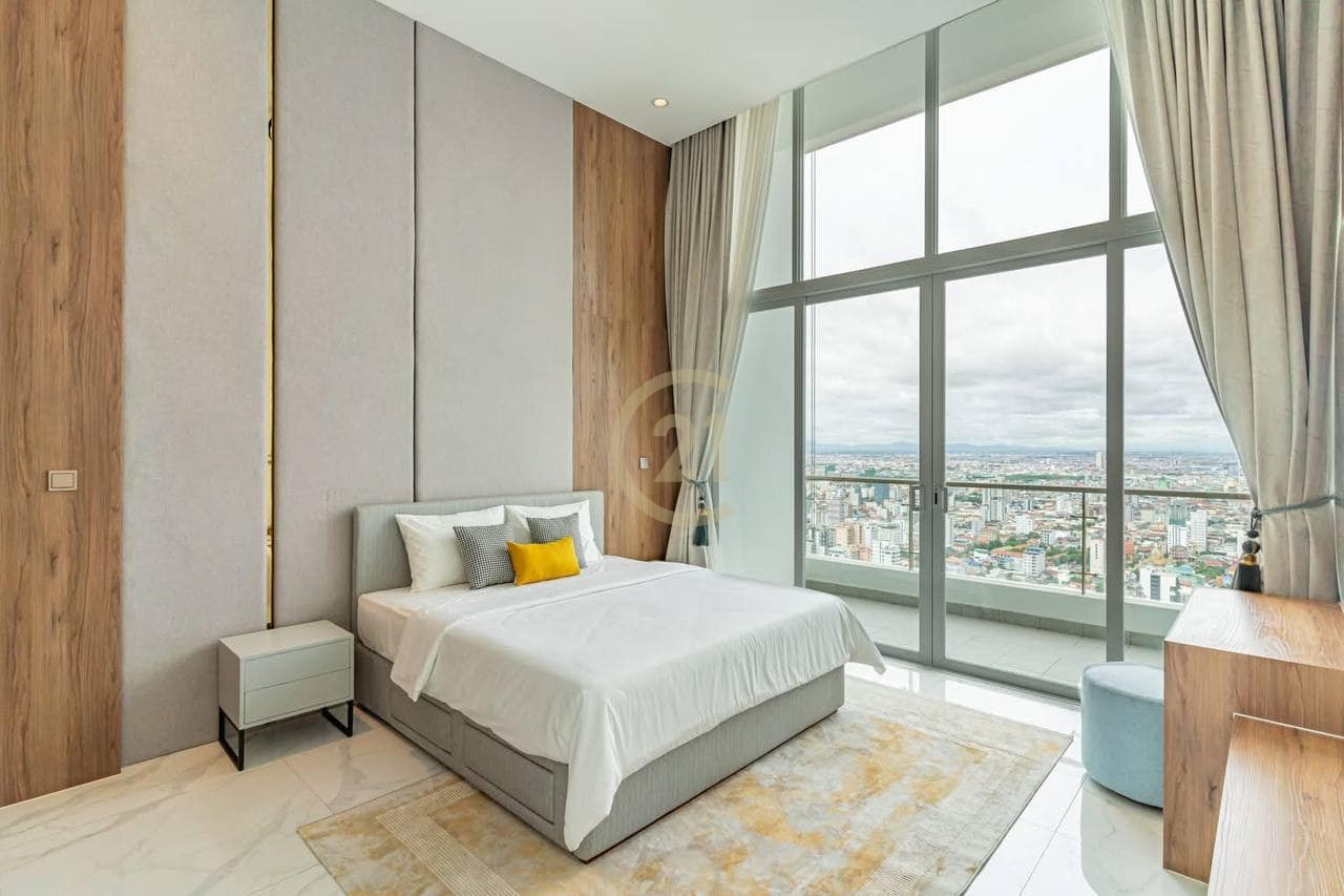 508335323_4519402111620633_1920450462423293663_n Luxurious Penthouse for Rent | 3BR | 38th Floor | Gym & Pool | BKK1
