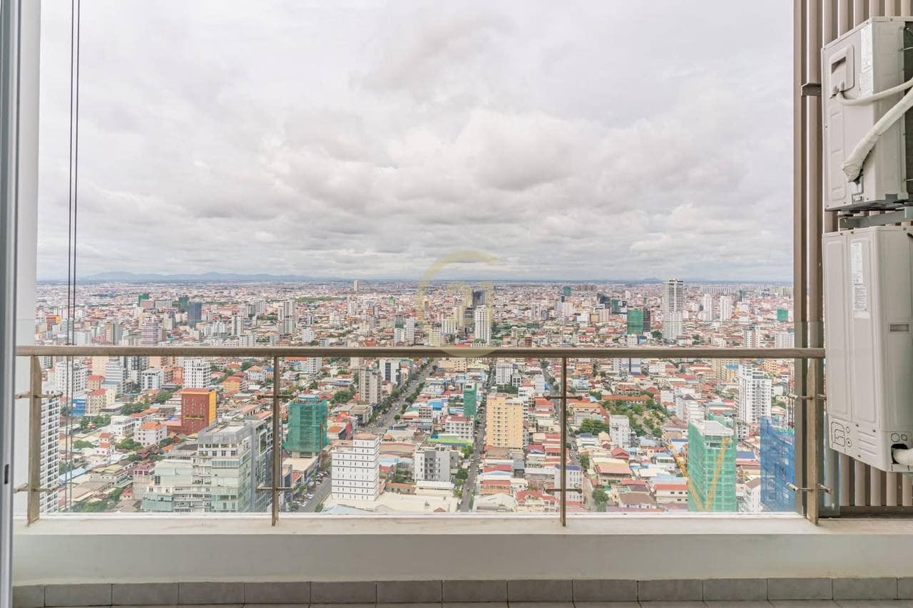 508341570_4519402198287291_8905925309161478576_n Luxurious Penthouse for Rent | 3BR | 38th Floor | Gym & Pool | BKK1
