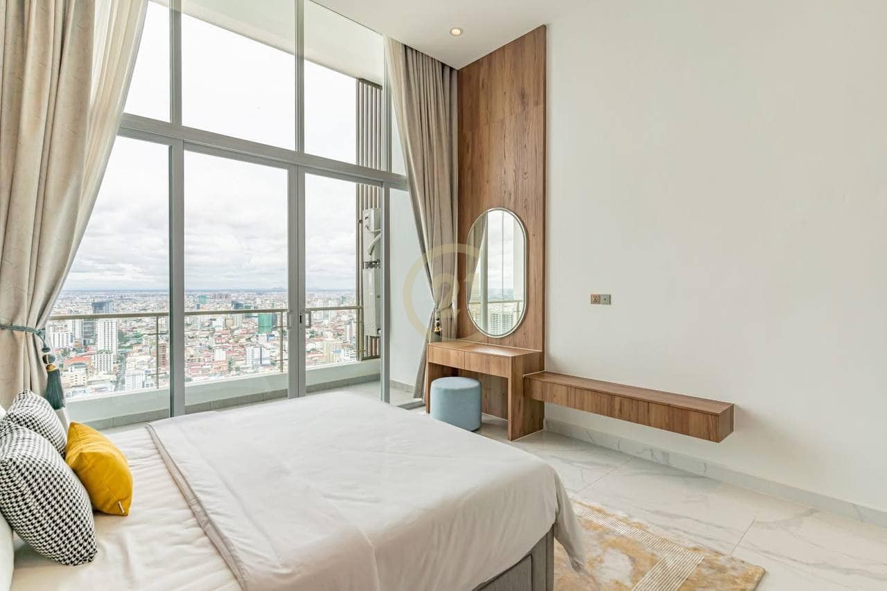 508401814_4519402181620626_5871652922608310138_n Luxurious Penthouse for Rent | 3BR | 38th Floor | Gym & Pool | BKK1