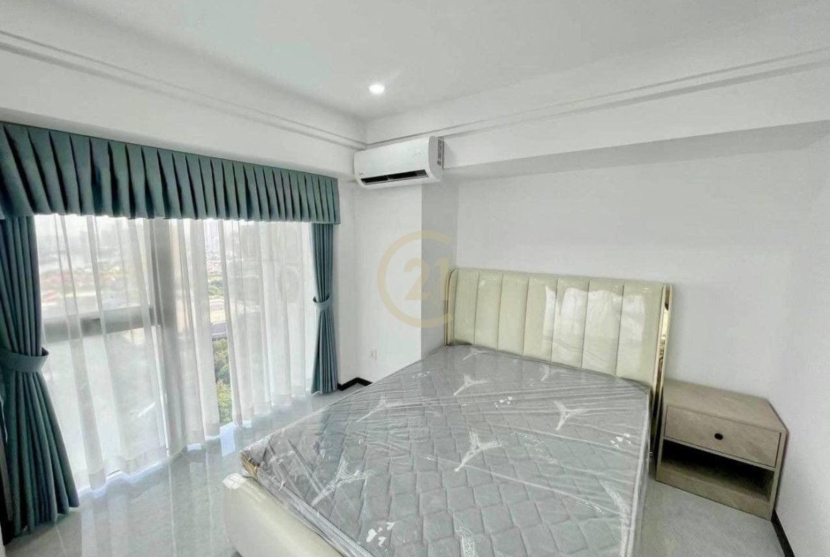 Modern Duplex 2BR Condo for Rent in Tonle Bassac | Near NAGA & AEON1 | Gym & Pool