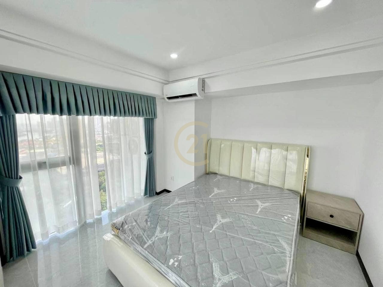 Modern Duplex 2BR Condo for Rent in Tonle Bassac | Near NAGA & AEON1 | Gym & Pool