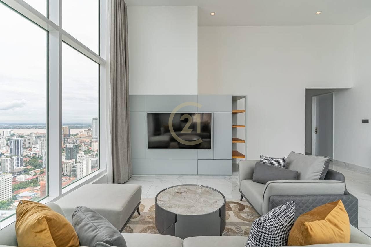 508608987_4519402168287294_4857002649534976708_n Luxurious Penthouse for Rent | 3BR | 38th Floor | Gym & Pool | BKK1