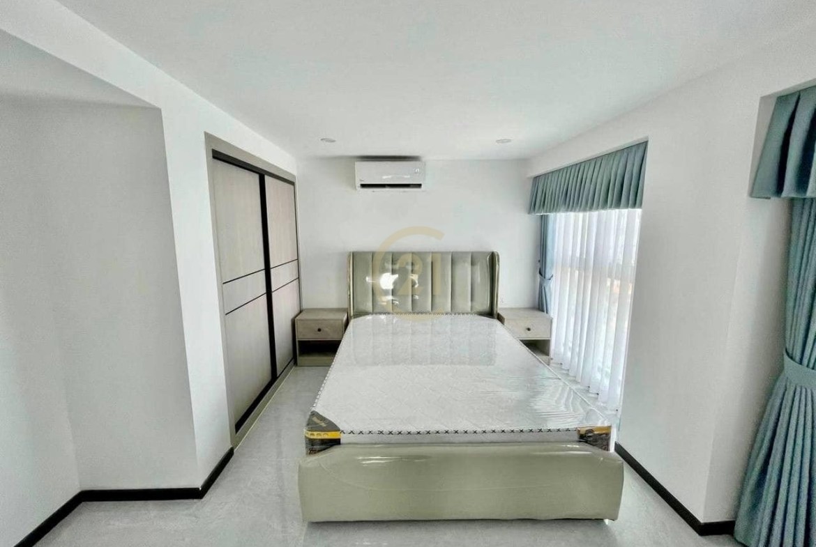Modern Duplex 2BR Condo for Rent in Tonle Bassac | Near NAGA & AEON1 | Gym & Pool
