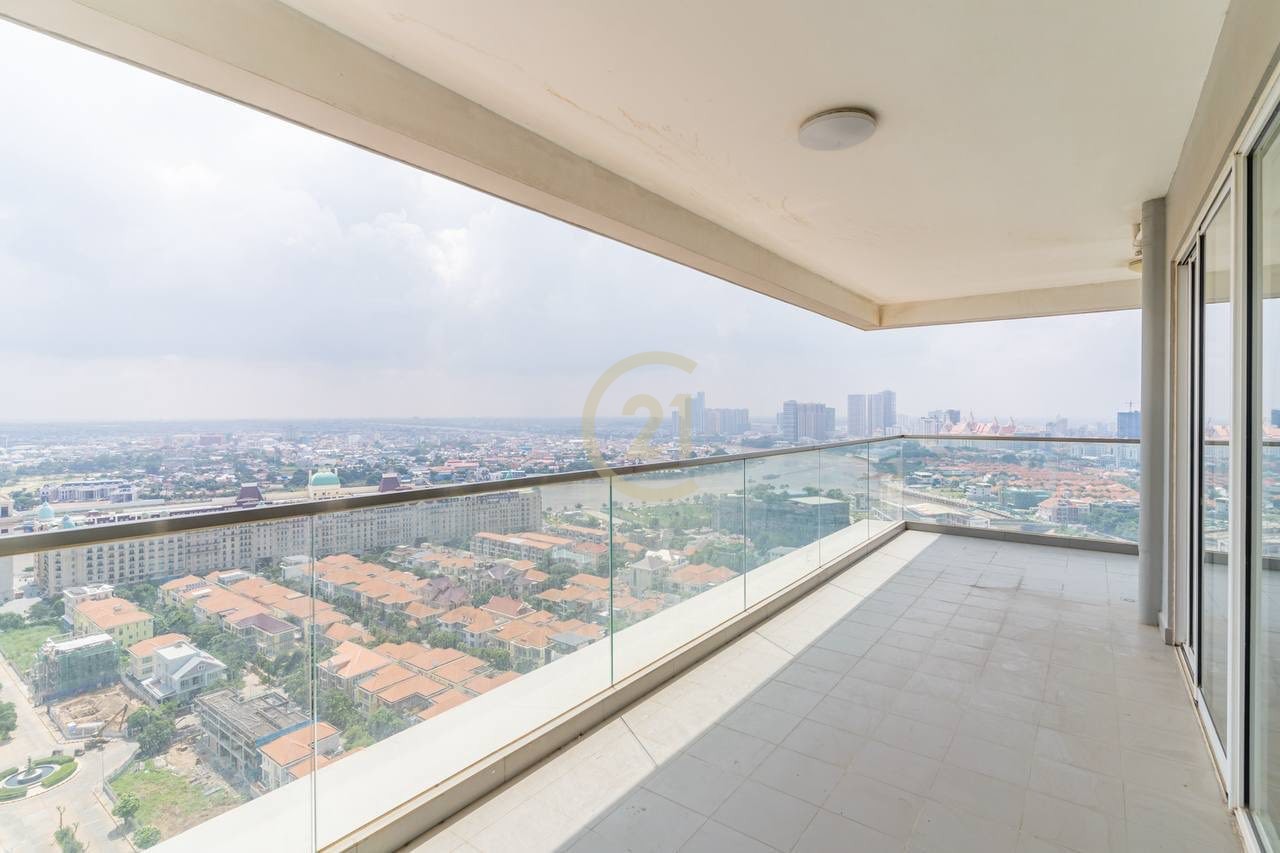 Luxury High-Floor 3BR Condo for Rent in CASA Meridian | Diamond Island | Near Aeon
