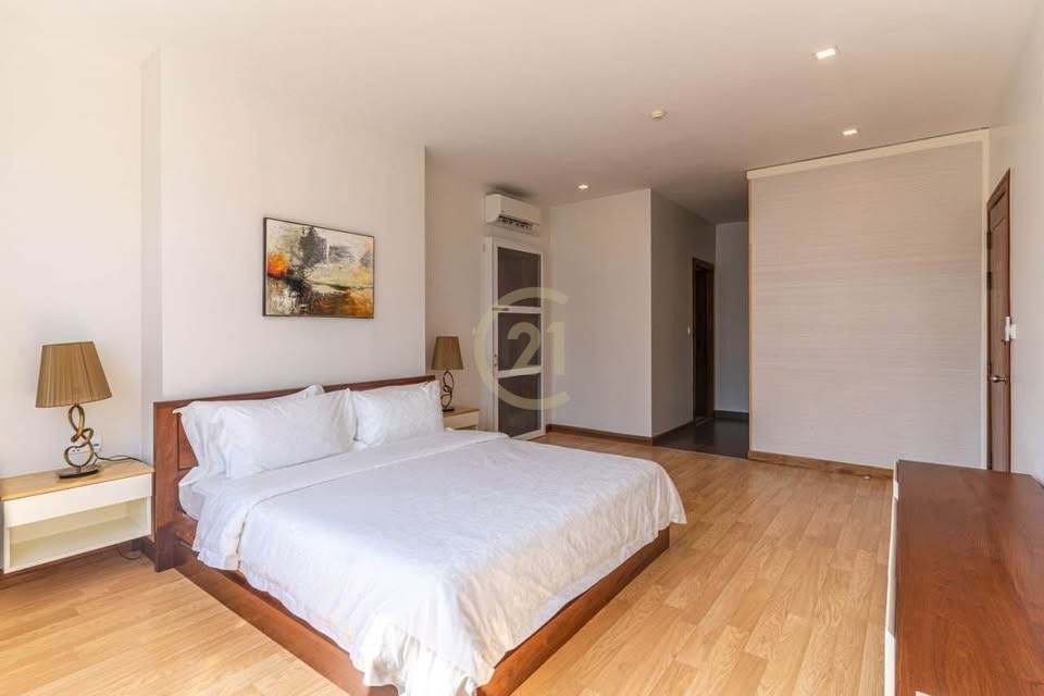Tonle Bassac | Luxury 3BR Serviced Apartment for Rent – Phnom Penh