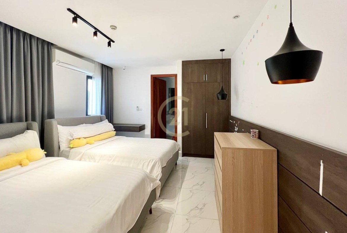 Specious 4 Bedroom Apartment For Rent At BKK1