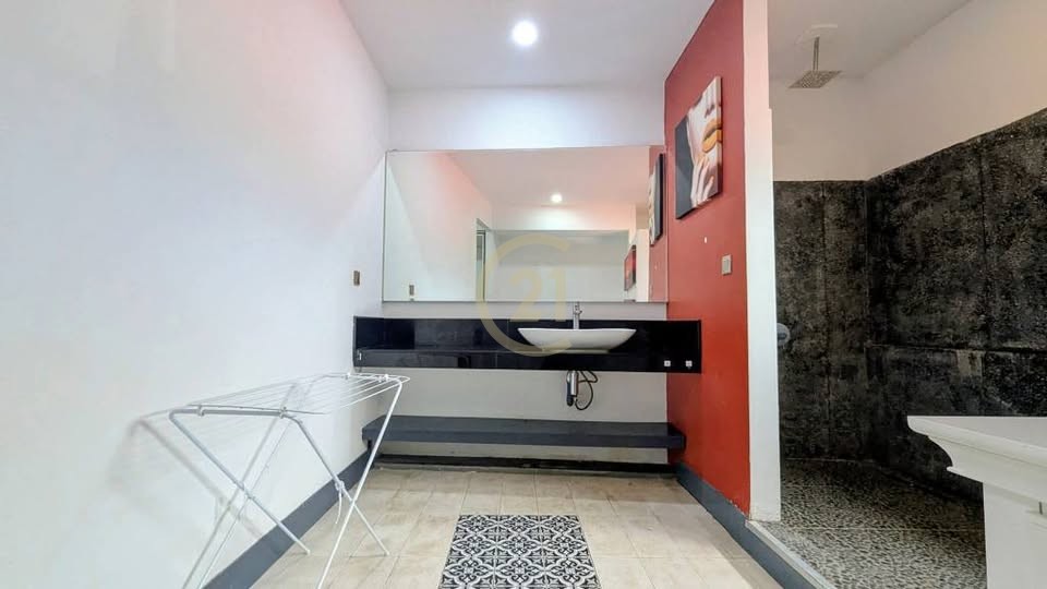 RENOVATED THREE BEDROOM FOR RENT-7 MAKARA