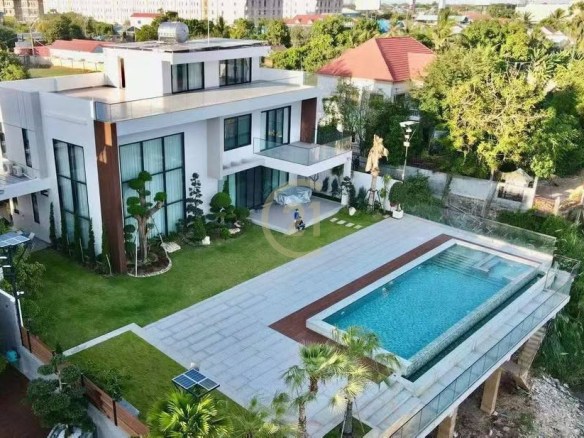 Grand 7BR Residence for Rent | Gated Community | Fully Furnished