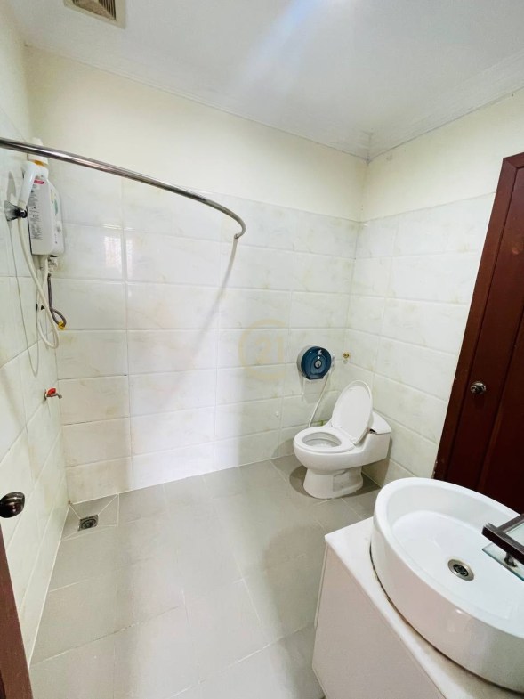 Spacious 1-Bedroom for Rent | Near Russian Market