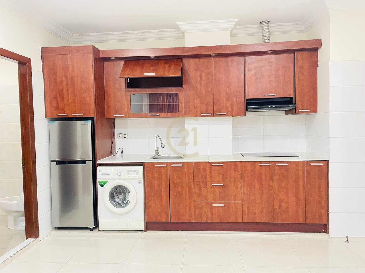 Spacious 1-Bedroom for Rent | Russian Market