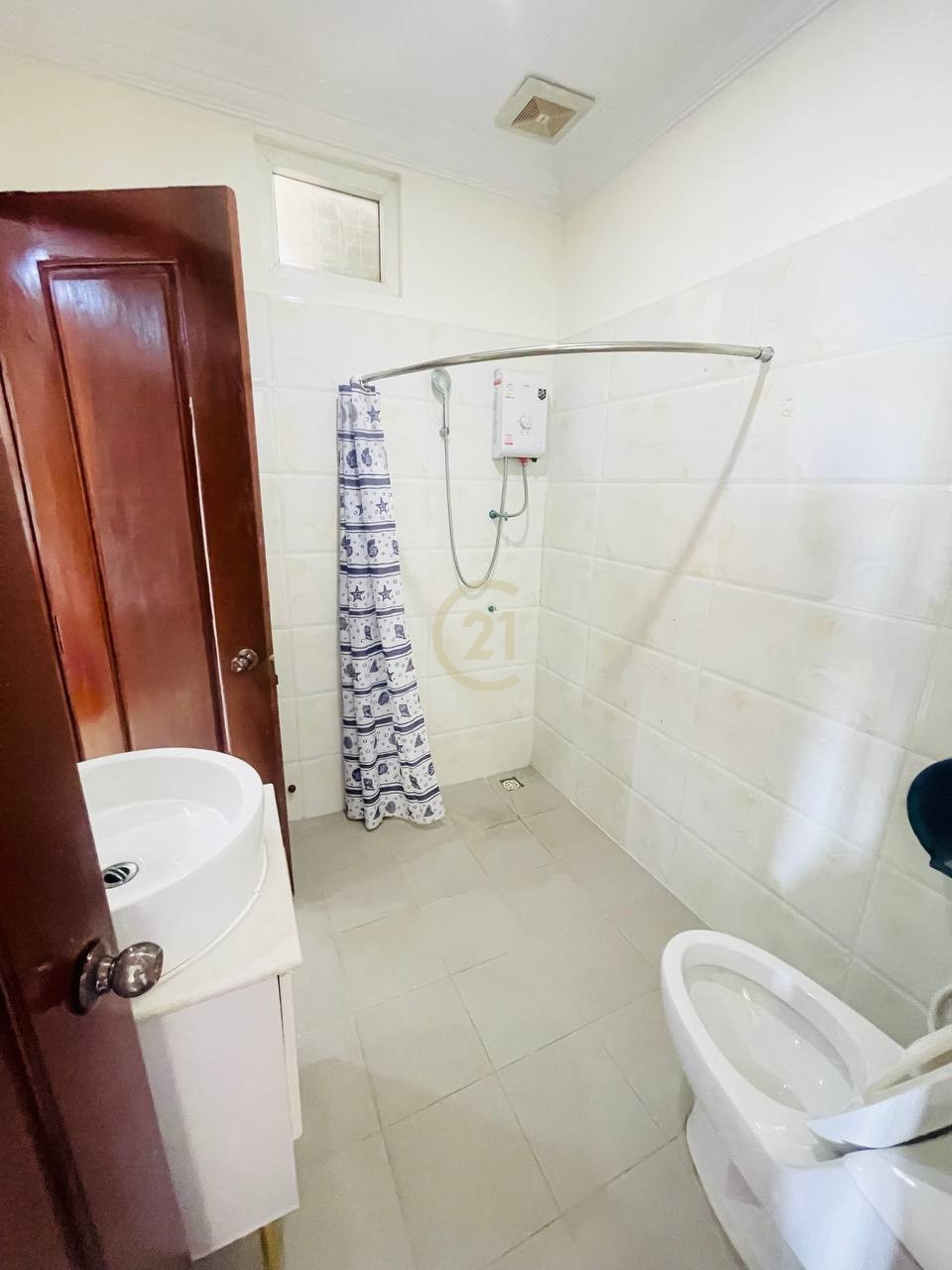 Spacious 1-Bedroom for Rent | Russian Market