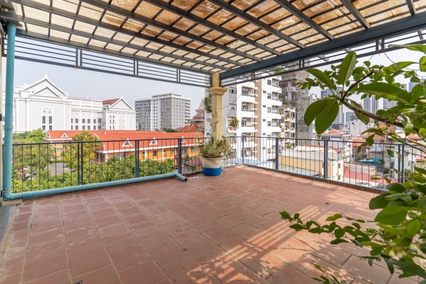 SPECIOUS HOUSE FOR RENT AT TONLE BASSAC