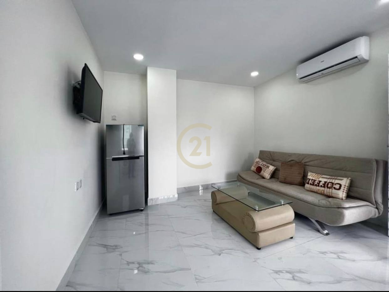 Spacious 1-Bedroom for Rent | Russian Market