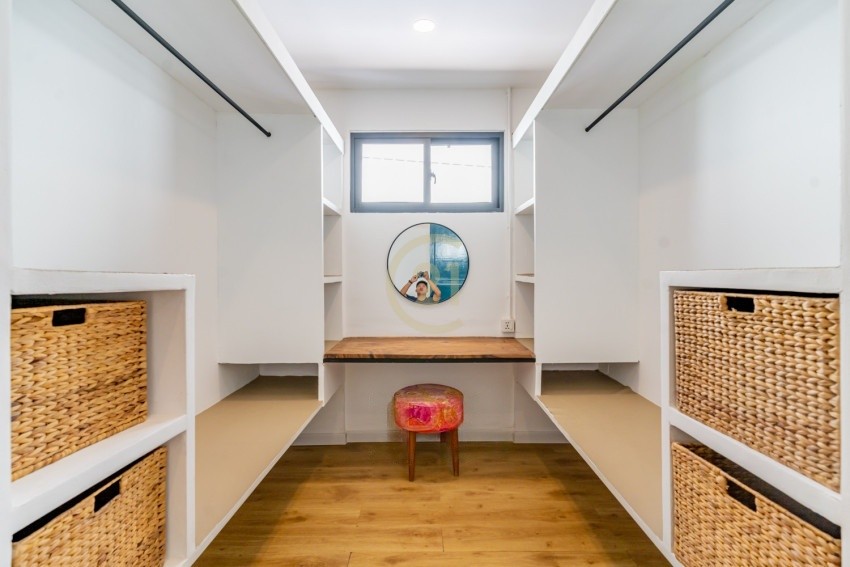 Renovated 5 Bedroom For Rent at Doun Penh
