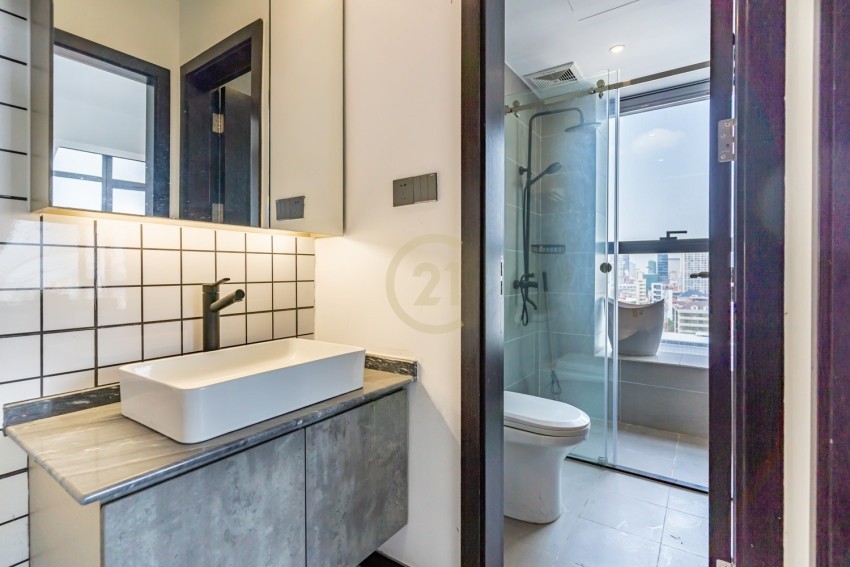 1 Bedroom Serviced Condo For Rent At BKK1