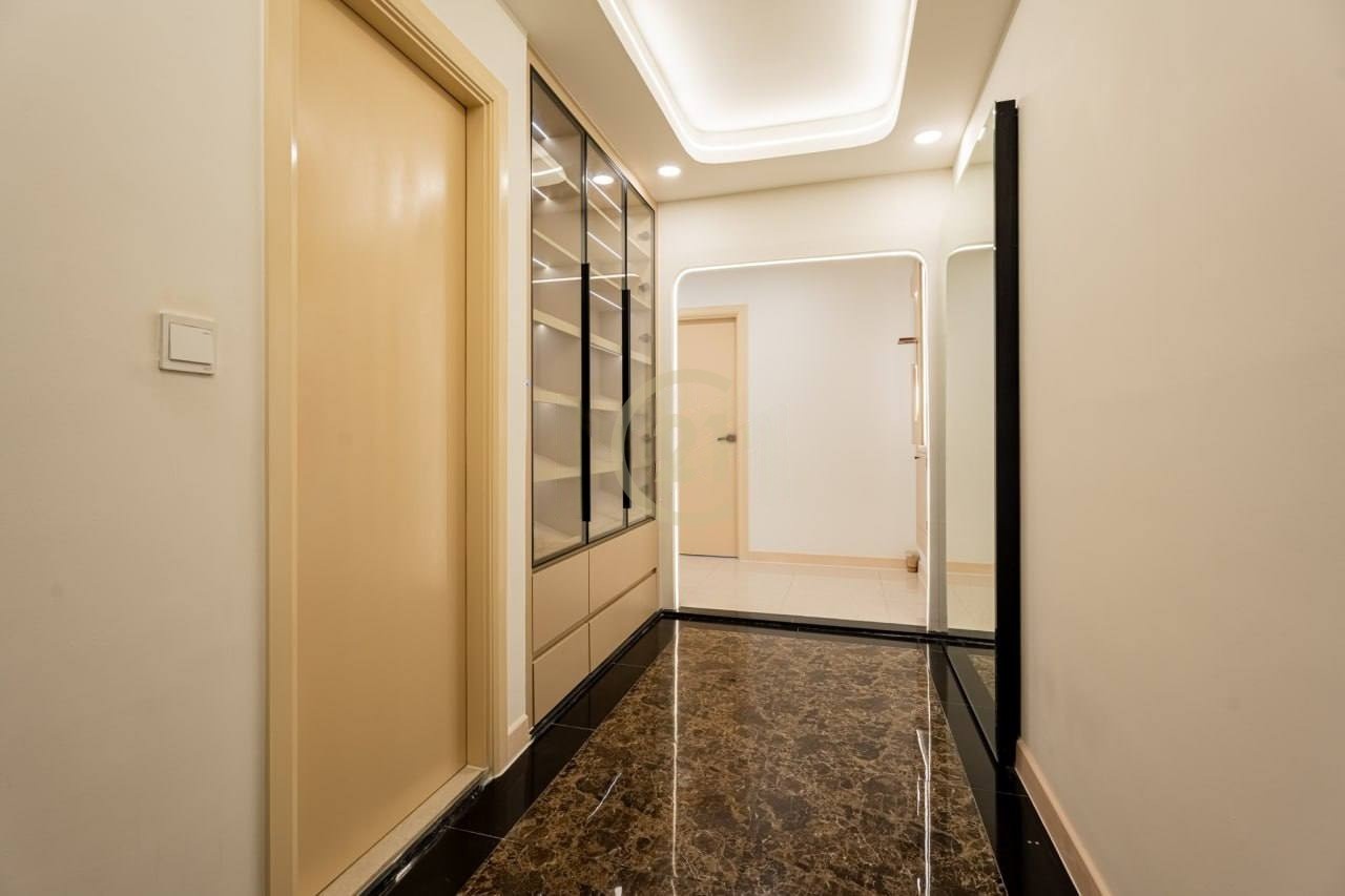 Luxuries 3 Bedroom Condo For Rent In BKK1