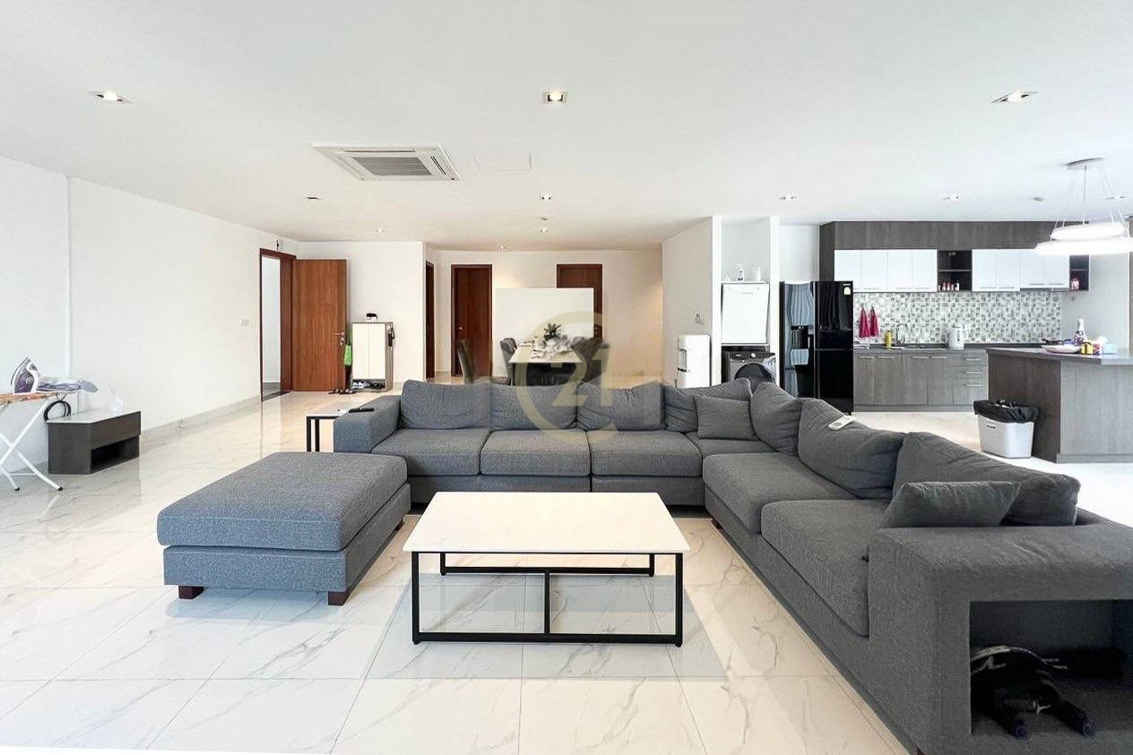 Specious 4 Bedroom Apartment For Rent At BKK1