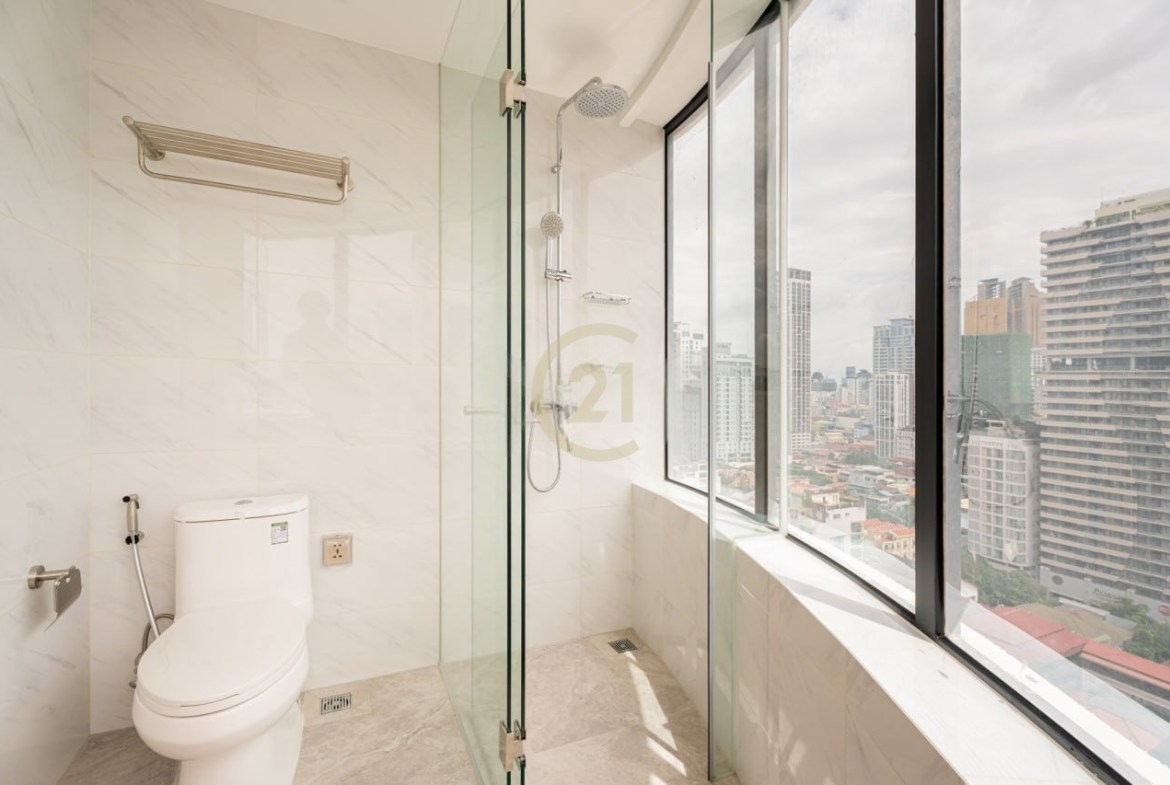 BRAND NEW 3 BEDROOM FOR RENT AT BKK1