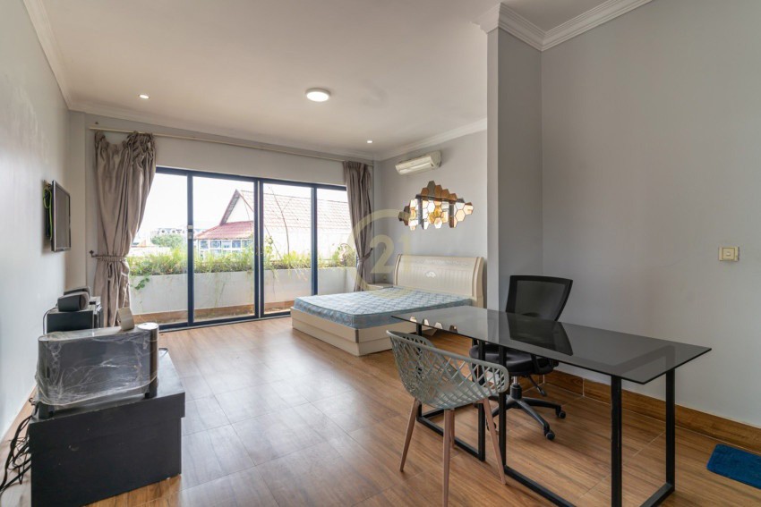 SPECIOUS HOUSE FOR RENT AT TONLE BASSAC