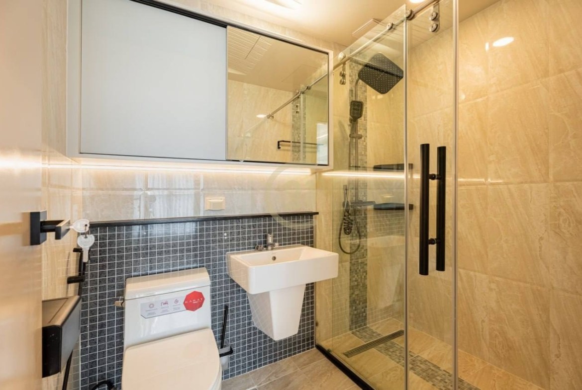 Luxuries 3 Bedroom Condo For Rent In BKK1