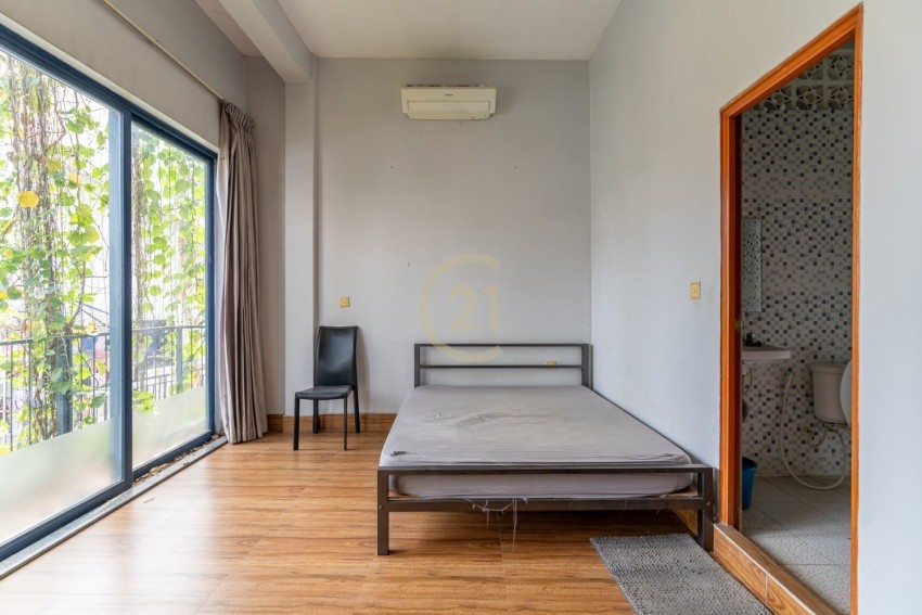 SPECIOUS HOUSE FOR RENT AT TONLE BASSAC