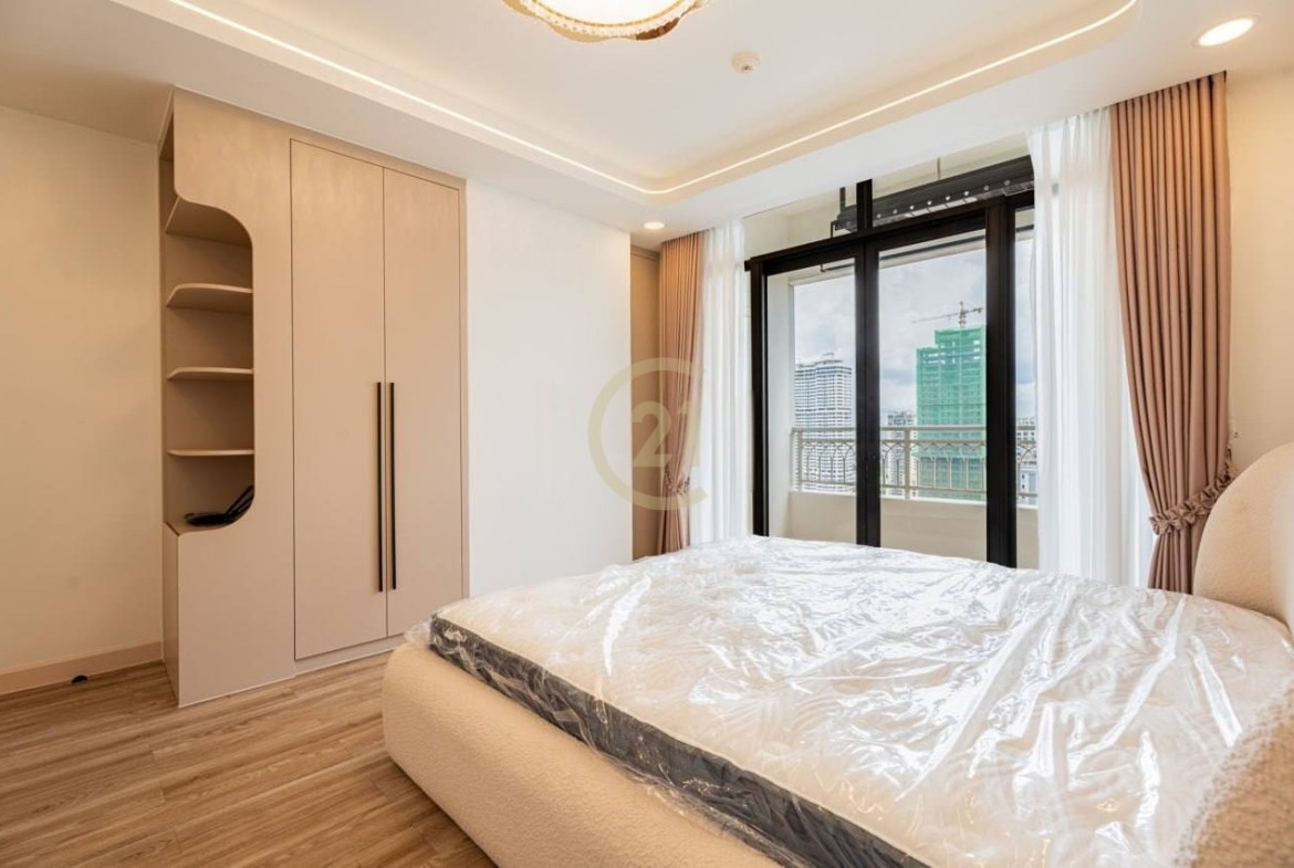 Luxuries 3 Bedroom Condo For Rent In BKK1