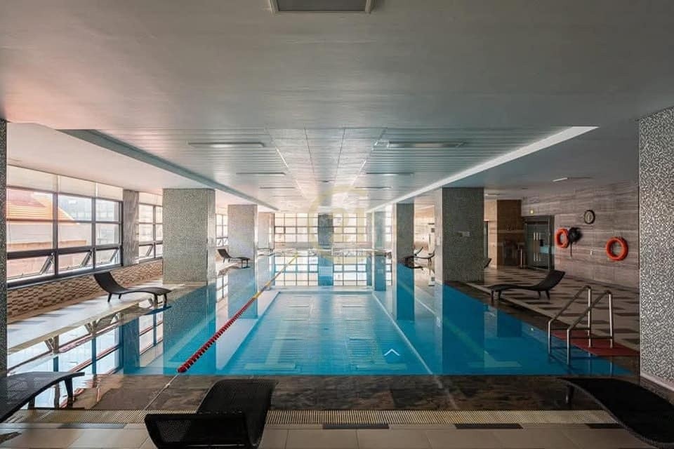 Luxuries 3 Bedroom Condo For Rent In BKK1