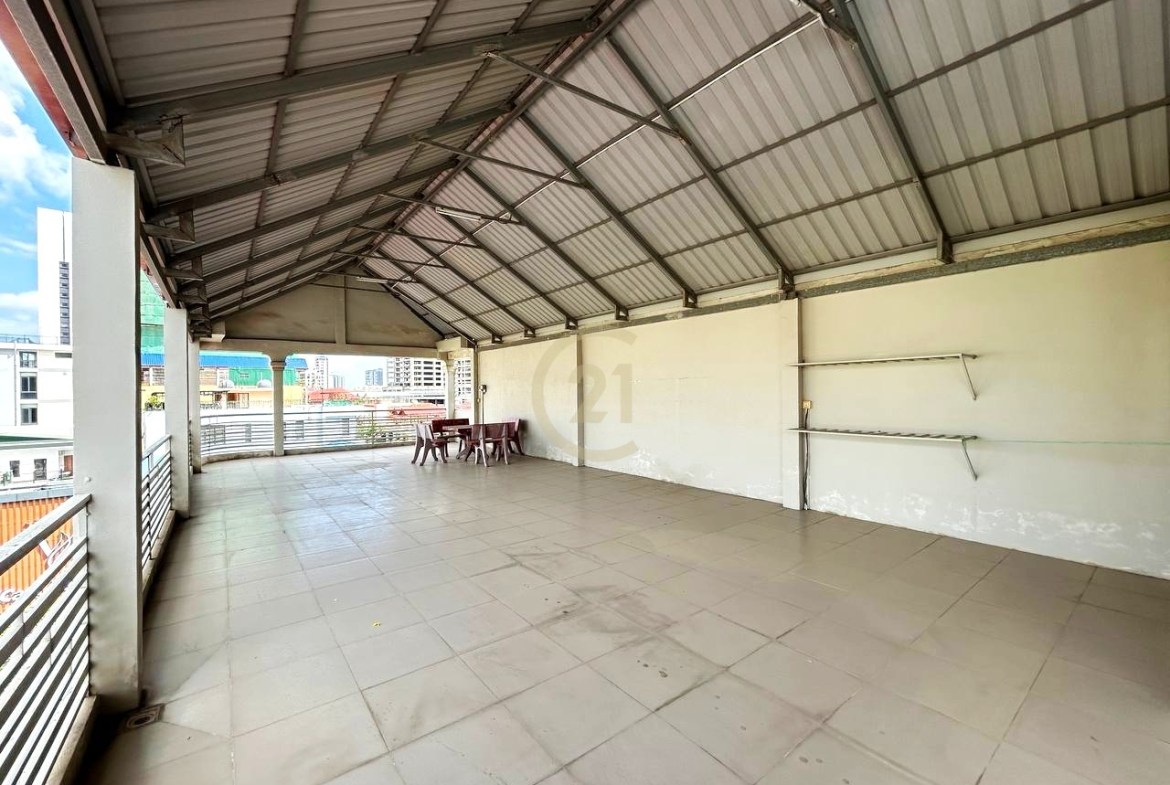 Shophouse for Rent in Boeung Trabek (Near Toul Tompoung, BKK)
