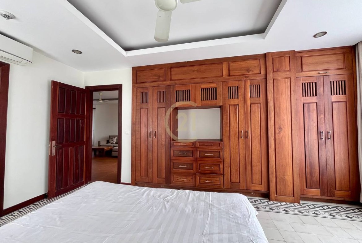 Western Three bedroom For Rent At Russian Market